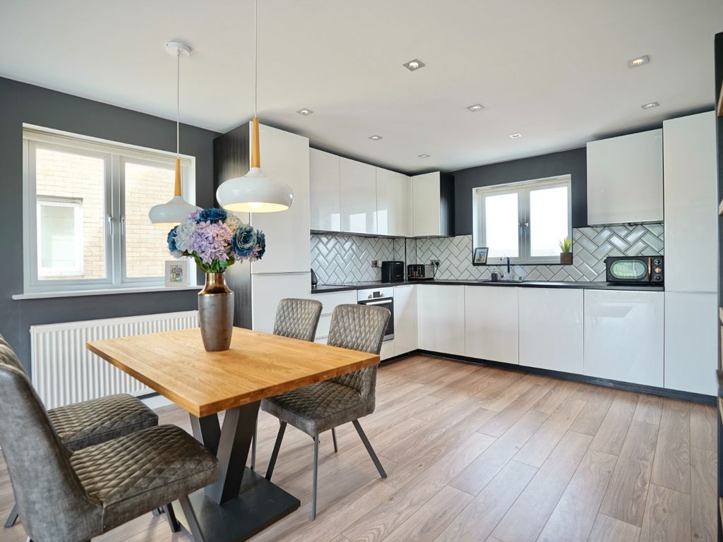 2 bed flat for sale in Wren Walk, Eynesbury, St. Neots, Cambridgeshire