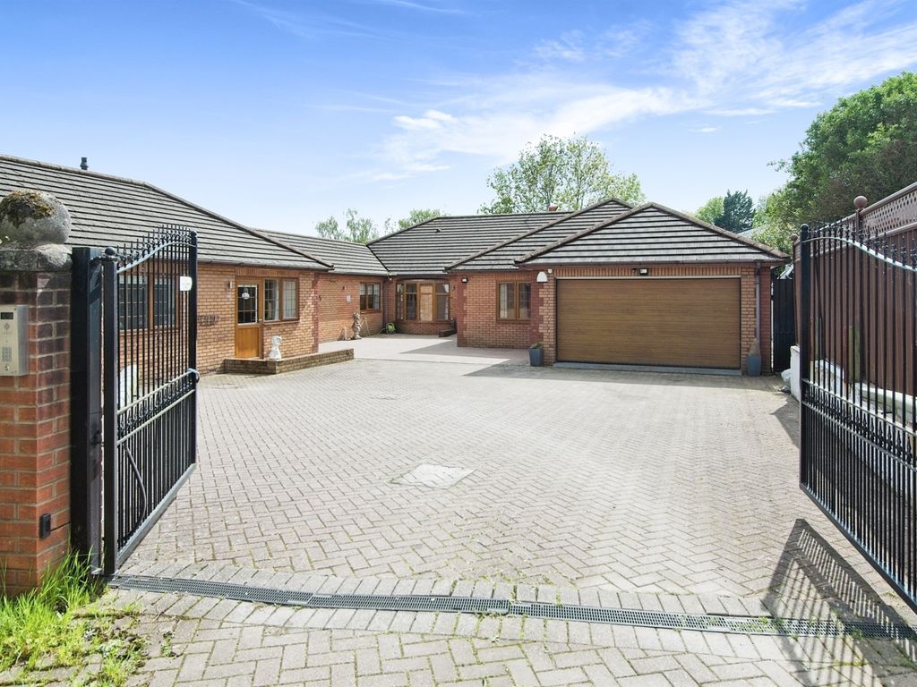 5 bed detached bungalow for sale in Commercial Street, Pontnewydd