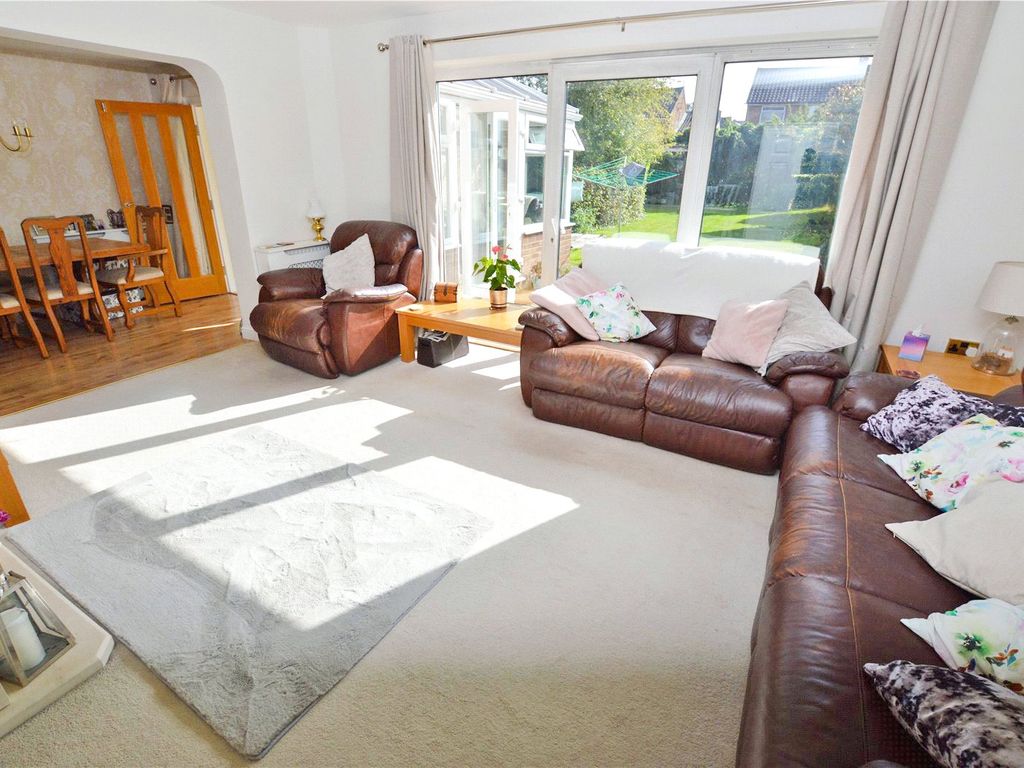 3 bed semidetached house for sale in Borrowdale Avenue, Dunstable