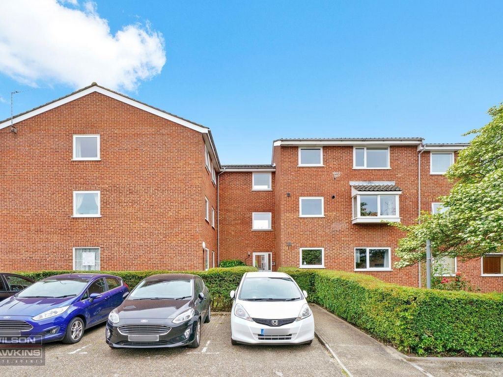 2 bed flat to rent in Haslam Close, Ickenham, Uxbridge UB10 Zoopla