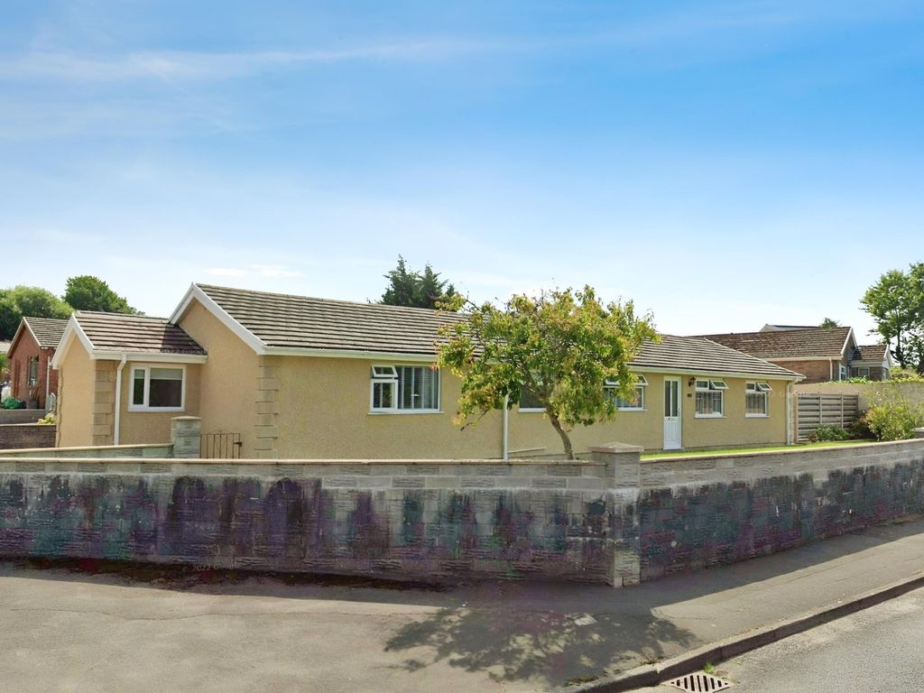 4 bed detached bungalow for sale in Delffordd, Rhos, Pontardawe