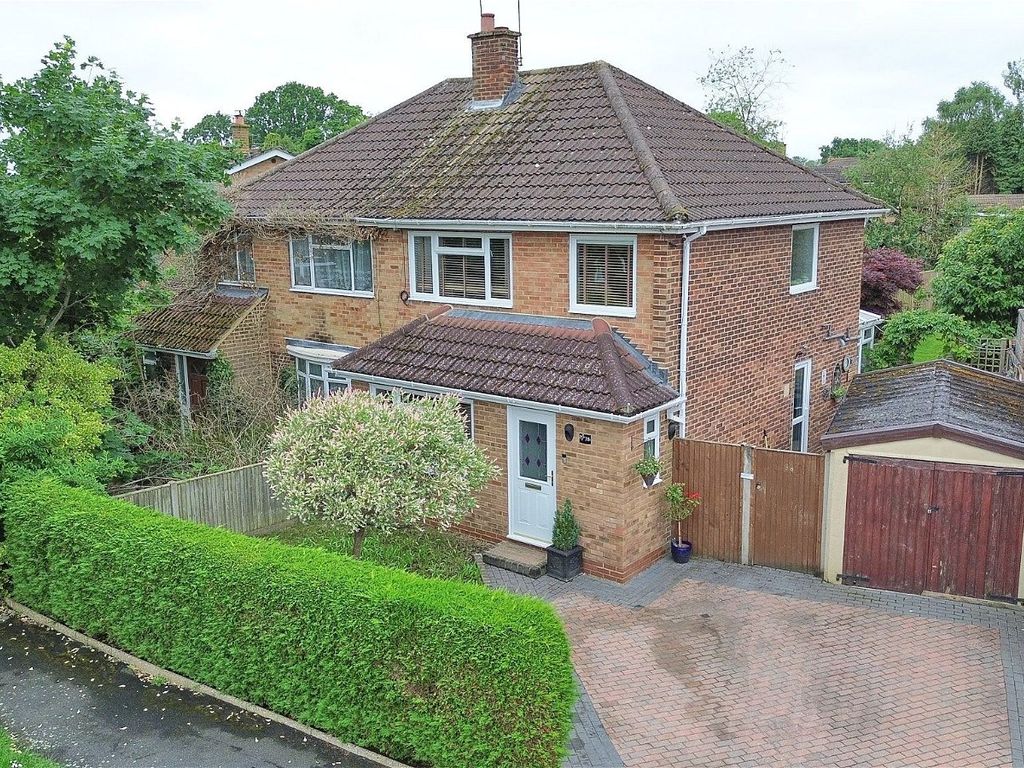 3 bed semidetached house for sale in Stubbs Moor Road, Farnborough