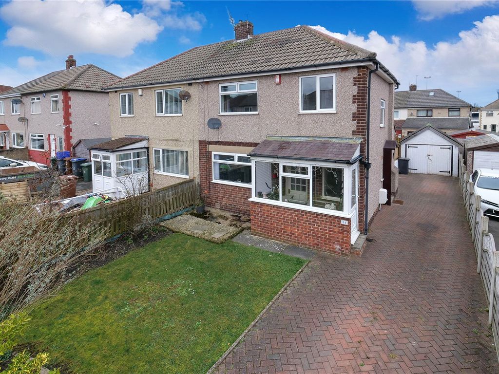 3 bed semidetached house for sale in Wrose Grove, Bradford, West