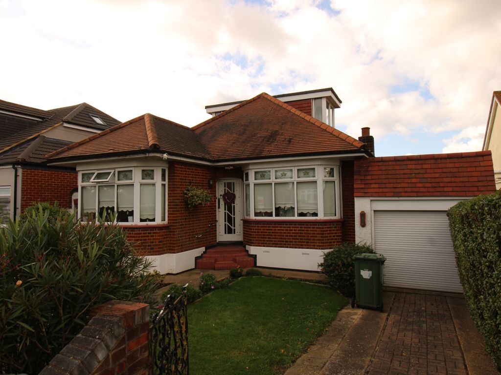 3 bed bungalow for sale in Lawns Way, Collier Row RM5, £550,000 Zoopla