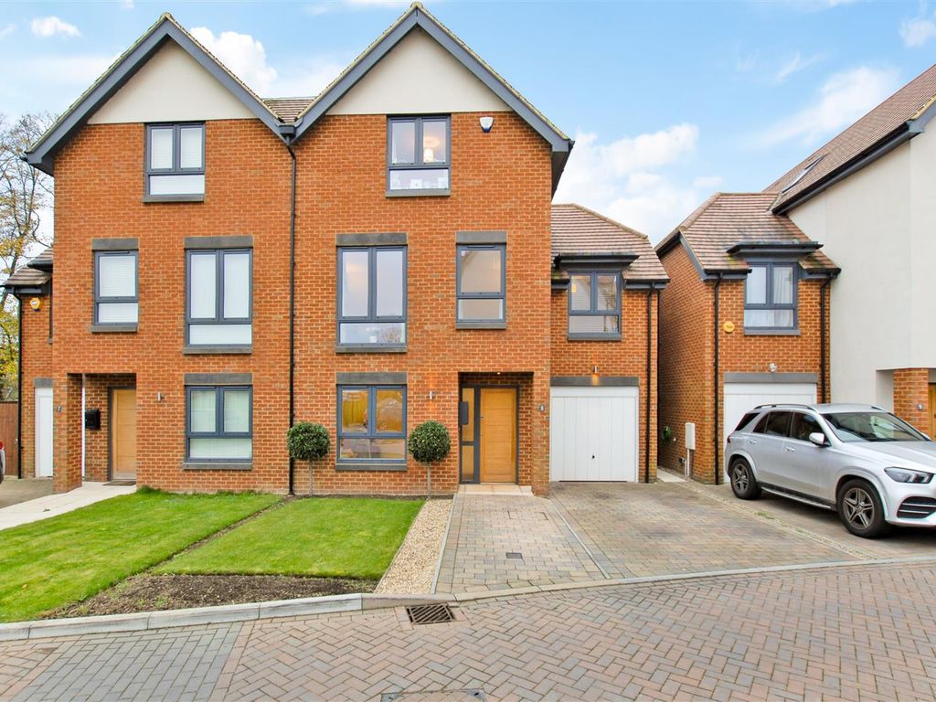 Apsley Walk Iver SL0  