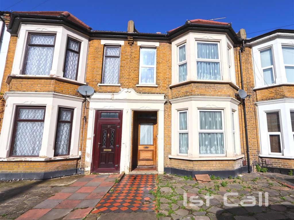 4 bed terraced house for sale in Central Avenue, SouthendOnSea SS2, £