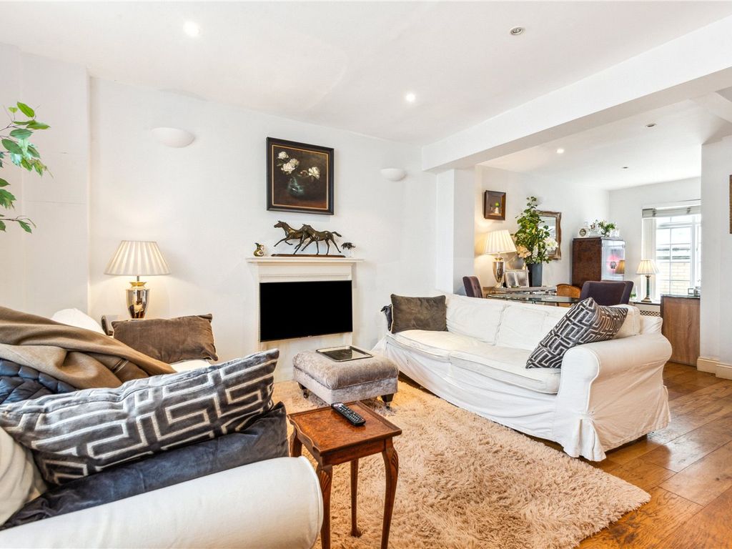 2 bed terraced house to rent in Godfrey Street, Chelsea, London SW3, £