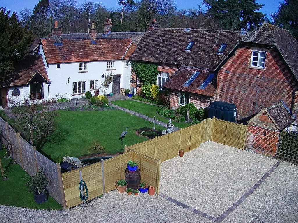 3 bed cottage to rent in Eastcourt, Burbage, Marlborough SN8 Zoopla