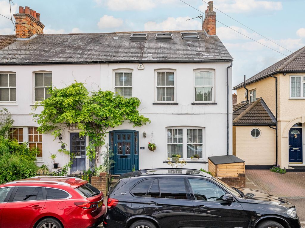 5 bed end terrace house for sale in Cambridge Road, St. Albans