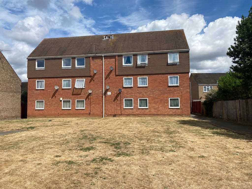2 bed flat for sale in Rochford Gardens, Slough, Slough SL2 Zoopla