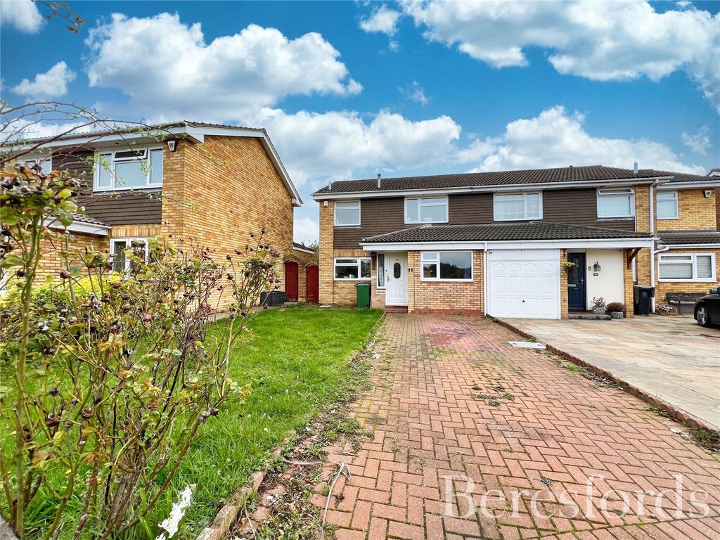 4 bed semidetached house for sale in Swanbourne Drive, Hornchurch RM12