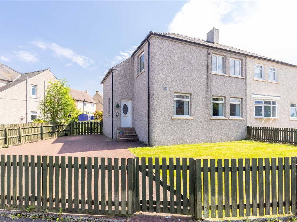 4 bed semidetached house for sale in Bellalmond Crescent, East