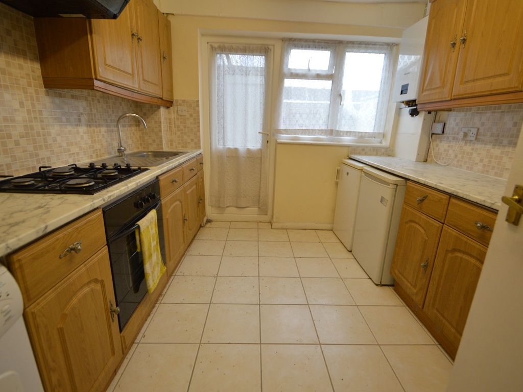 3 bed terraced house to rent in Goodman Park, Slough, Berkshire SL2, £1,850 pcm Zoopla
