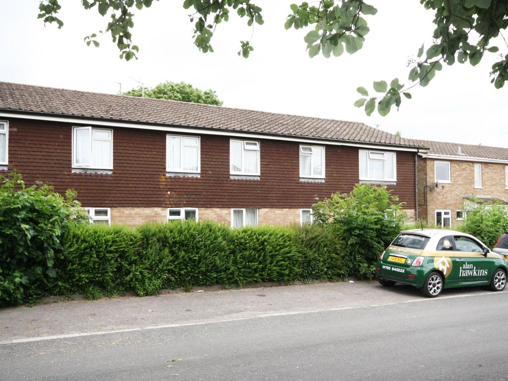 2 bed flat to rent in Pound Close, Lyneham SN15 Zoopla