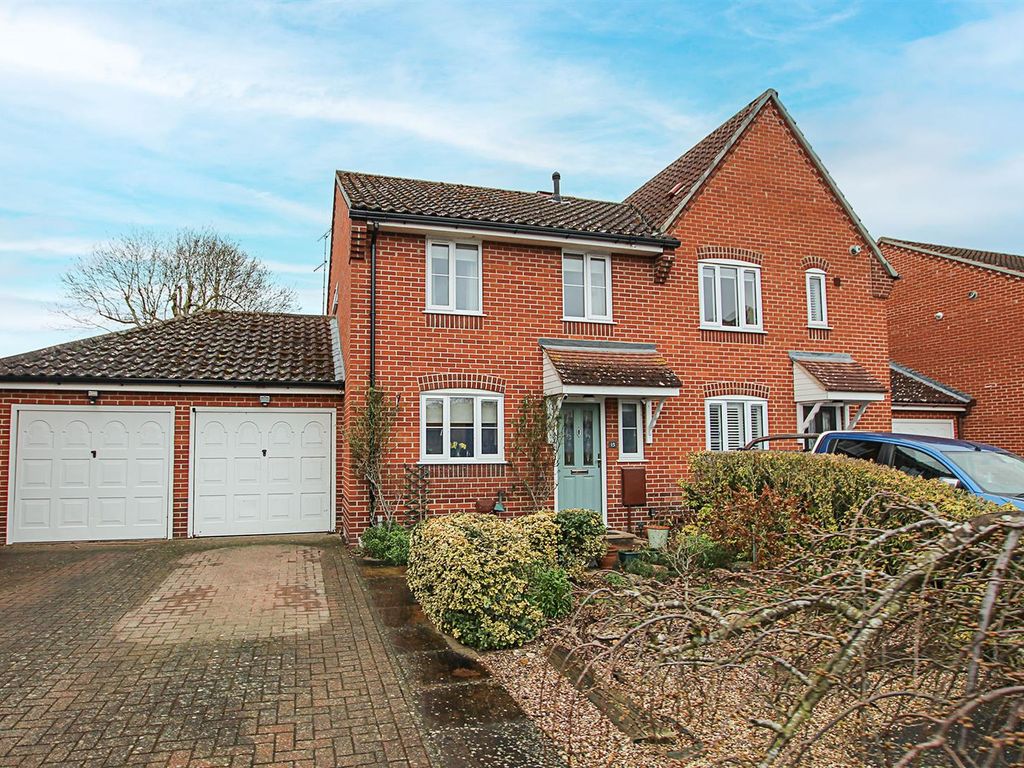 3 bed semidetached house for sale in Walton Close, Fordham, Ely CB7