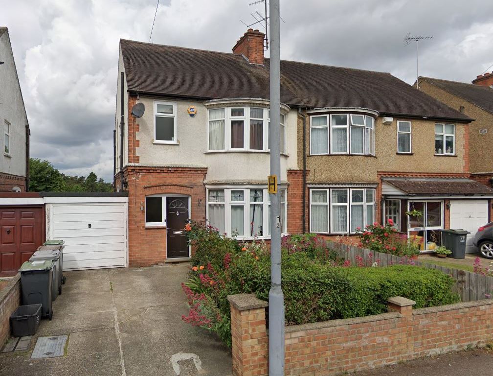 4 bed property to rent in Wardown Crescent, Luton LU2 Zoopla