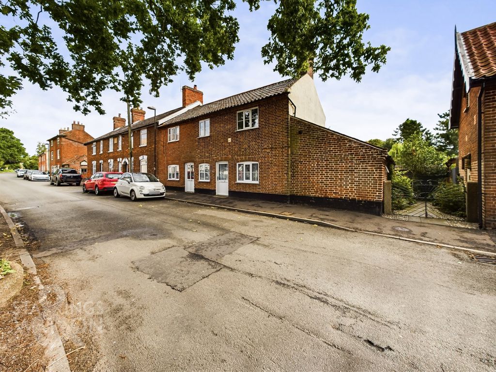 2 bed cottage for sale in Langley Road, Chedgrave, Norwich NR14, £