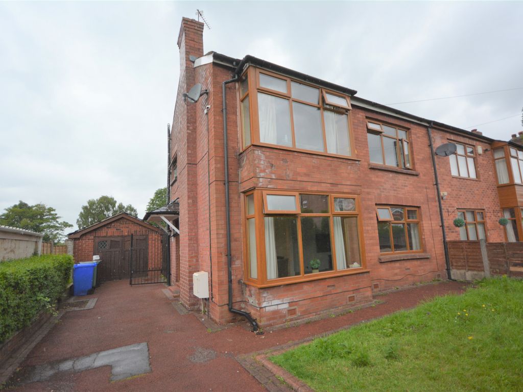 3 bed semidetached house to rent in Ross Avenue, Whitefield