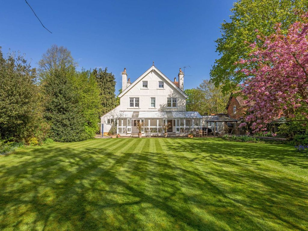 8 bed detached house for sale in Ray Park Road, Maidenhead SL6, £