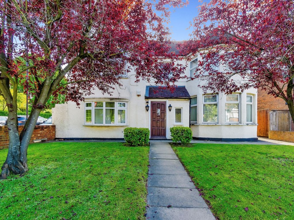 3 bed flat for sale in Plough Lane, Purley, Surrey CR8, £350,000 Zoopla
