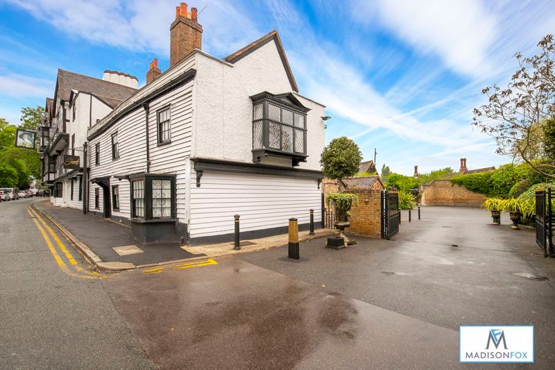 2 bed property for sale in High Road, Chigwell IG7 Zoopla