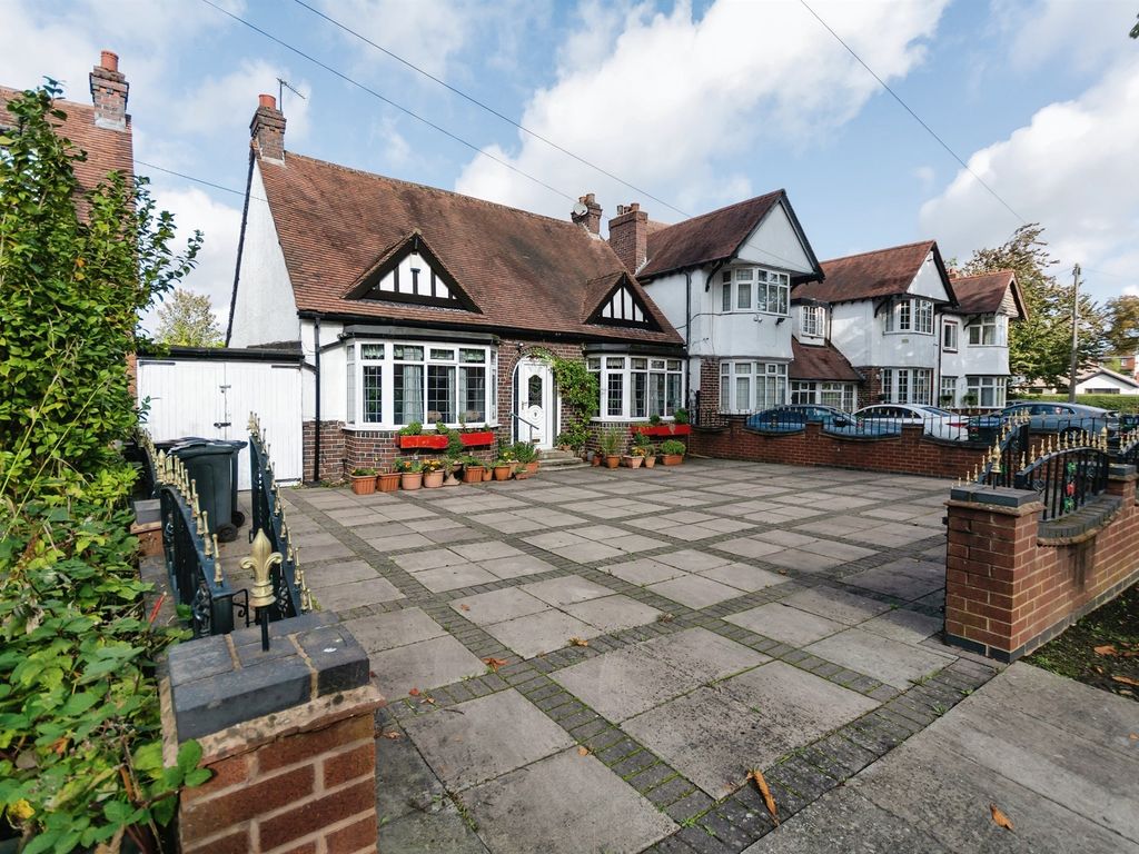 3 bed detached bungalow for sale in Highfield Road, Hall Green