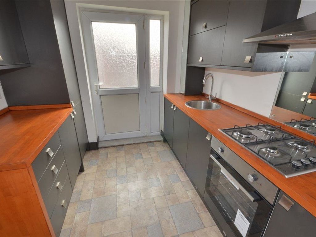 2 bed flat to rent in Beancroft Road, Castleford WF10, £600 pcm Zoopla