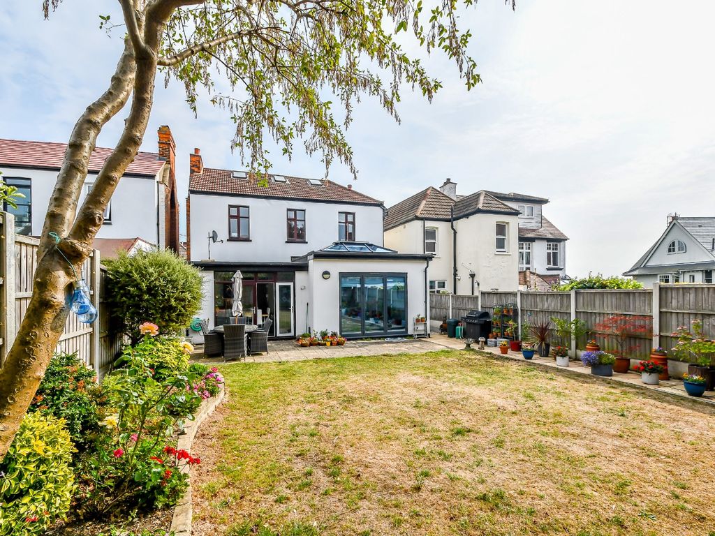 4 bed detached house for sale in Cliff Road, LeighOnSea, Essex SS9