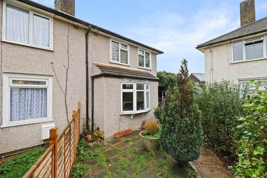 3 bed end terrace house for sale in Rowney Gardens, Dagenham RM9, £