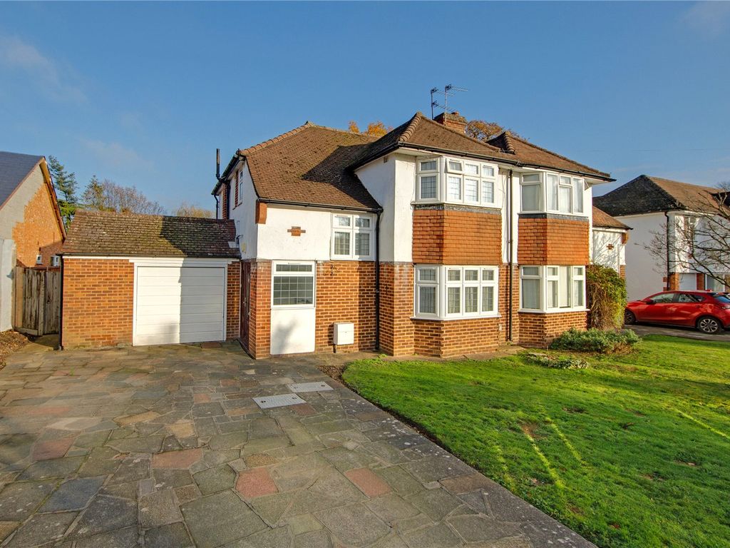 4 bed semidetached house for sale in Grange Road, Elstree, Borehamwood