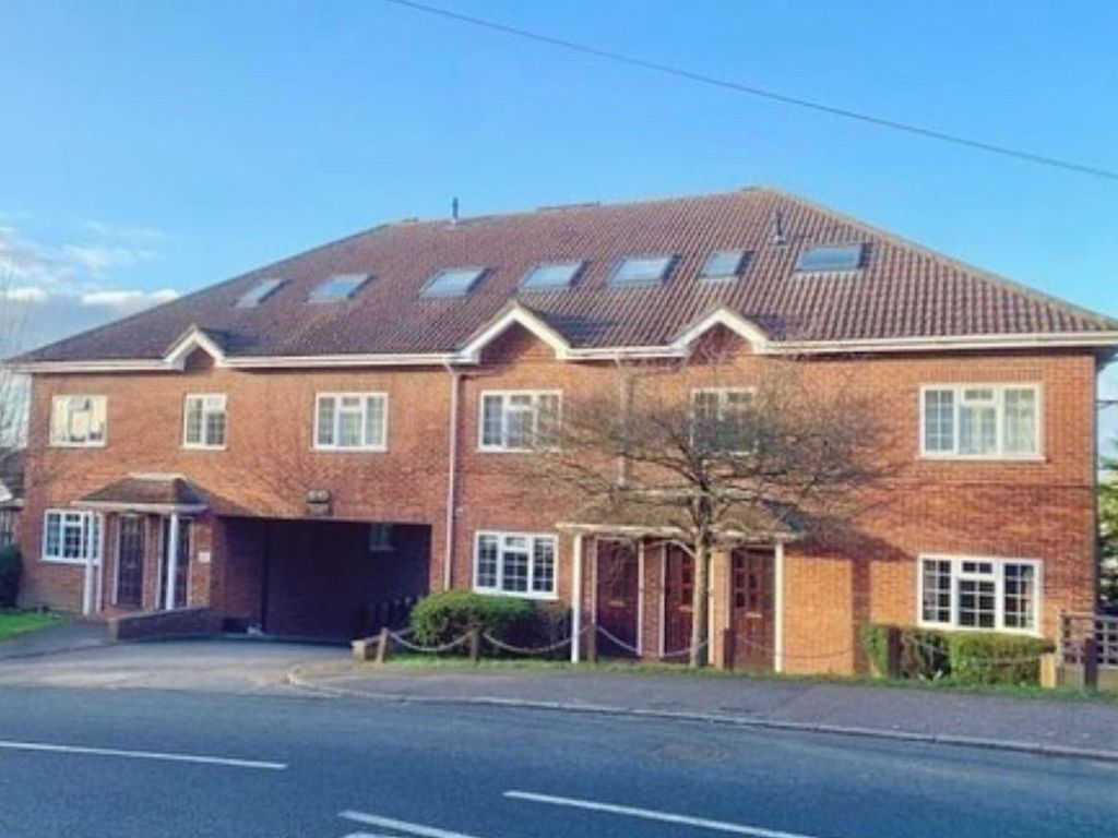 2 bed flat to rent in Eskdale Avenue, Chesham HP5 Zoopla