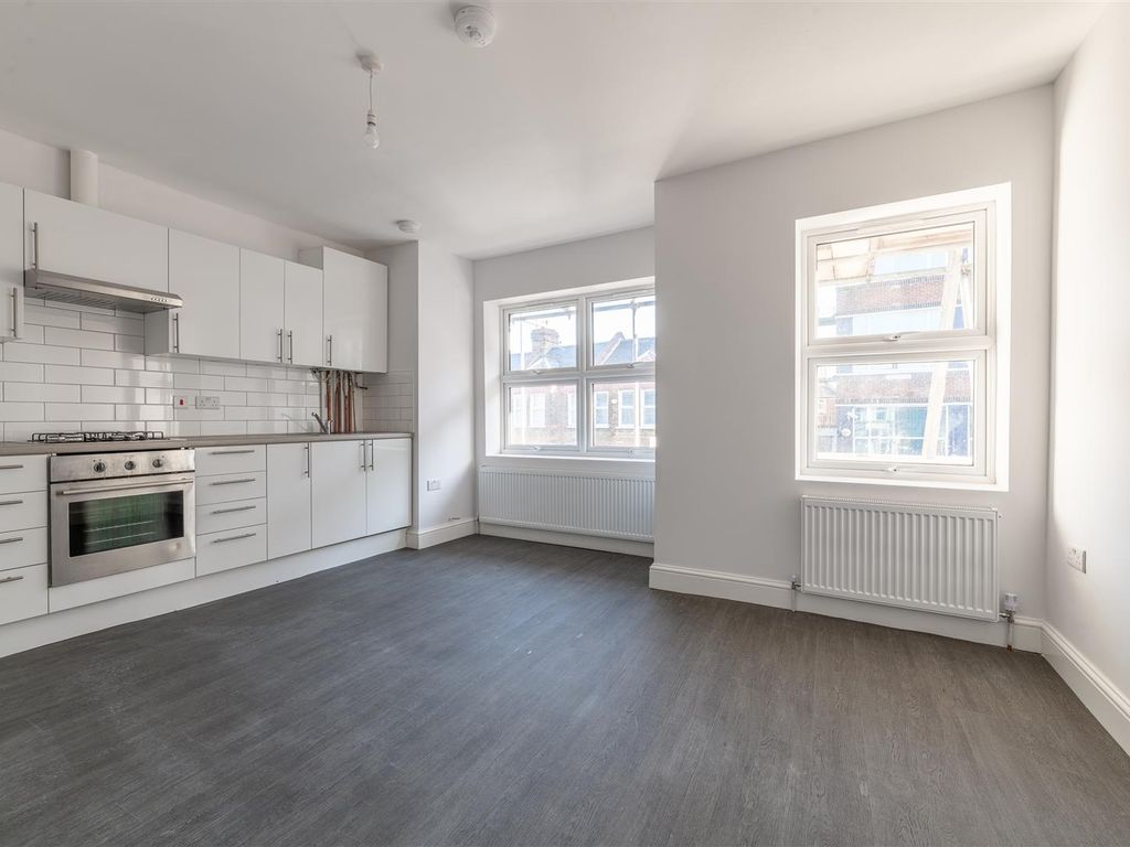 2 bed flat to rent in Fulbourne Road, London E17, £1,550 pcm Zoopla