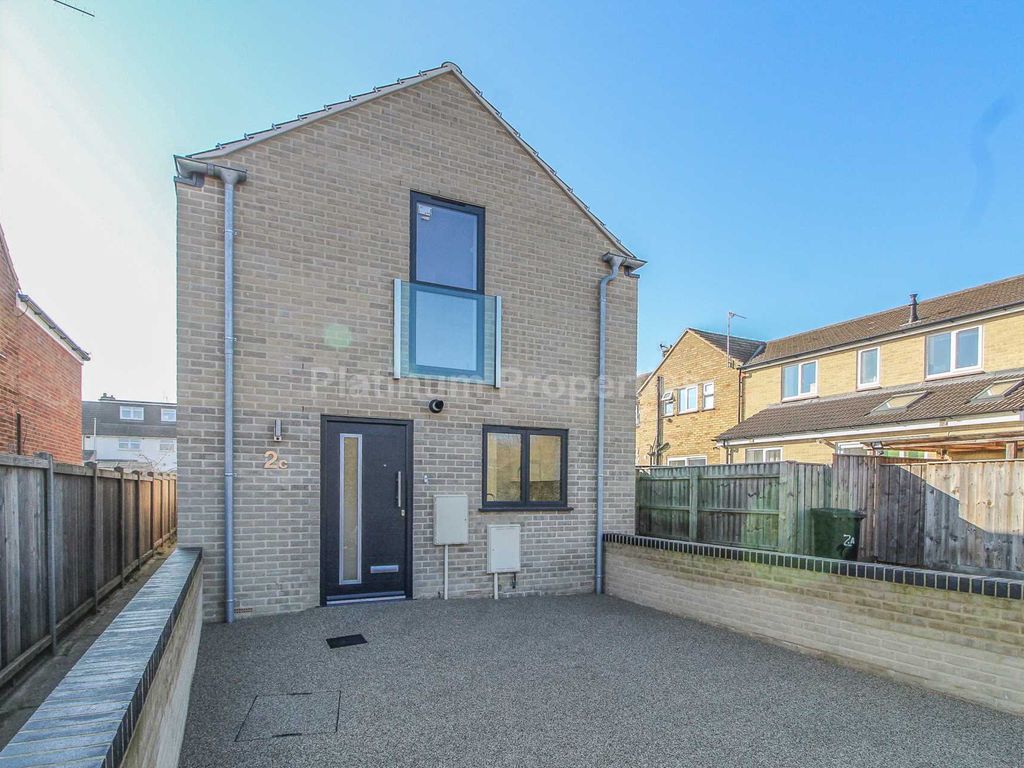 2 bed detached house to rent in Drayton Road, Cambridge CB1, £1,450 pcm