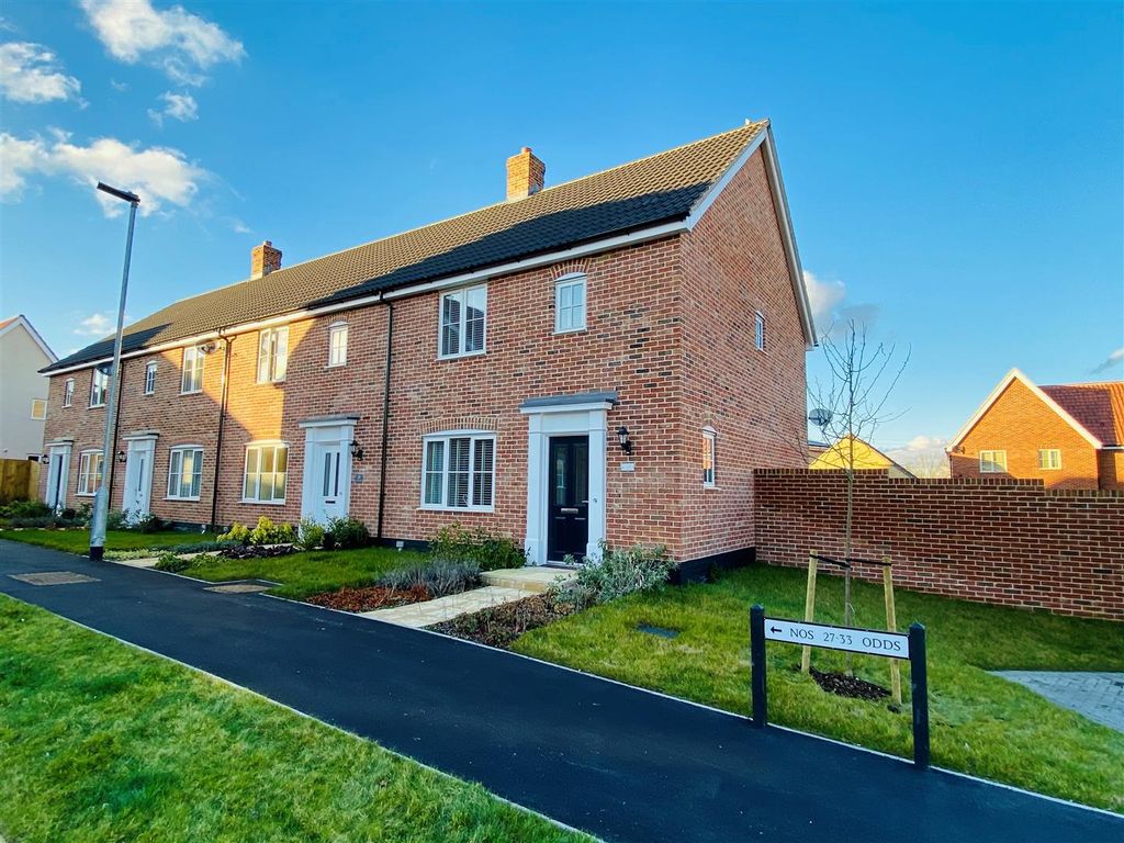 3 bed end terrace house for sale in Thacker Close, Bramford, Ipswich