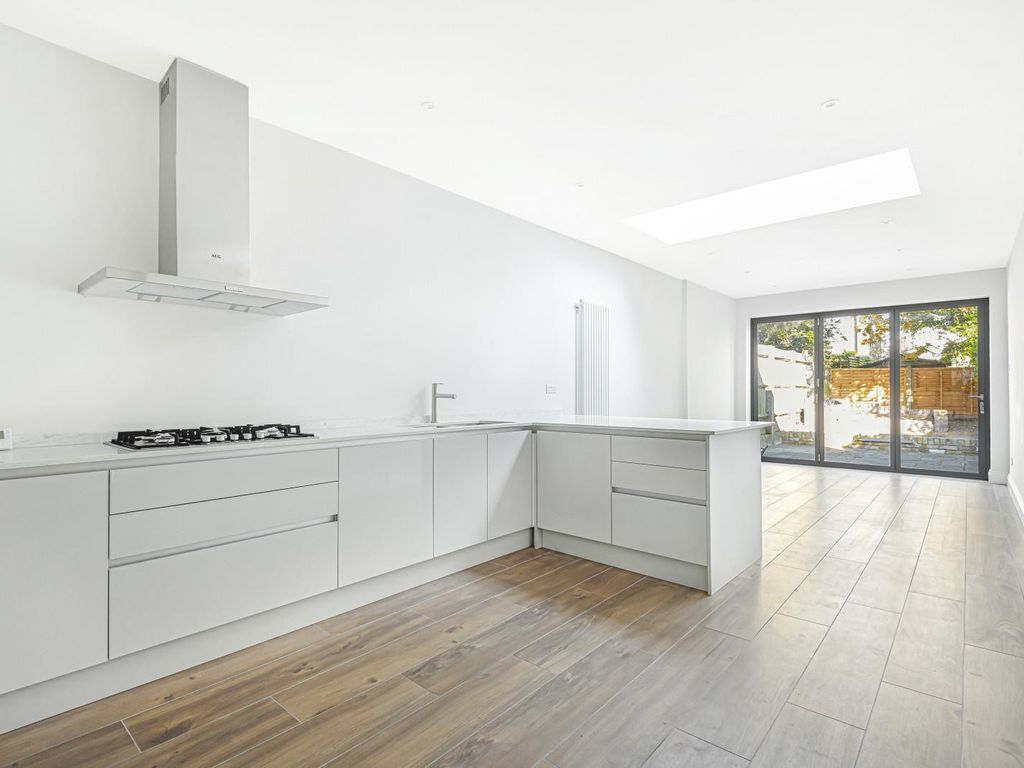 3 bed terraced house to rent in Bearfield Road, Kingston Upon Thames