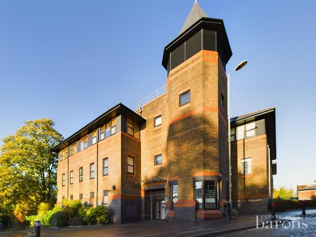2 bed flat for sale in Chailey Court, Winchester Road, Basingstoke RG21