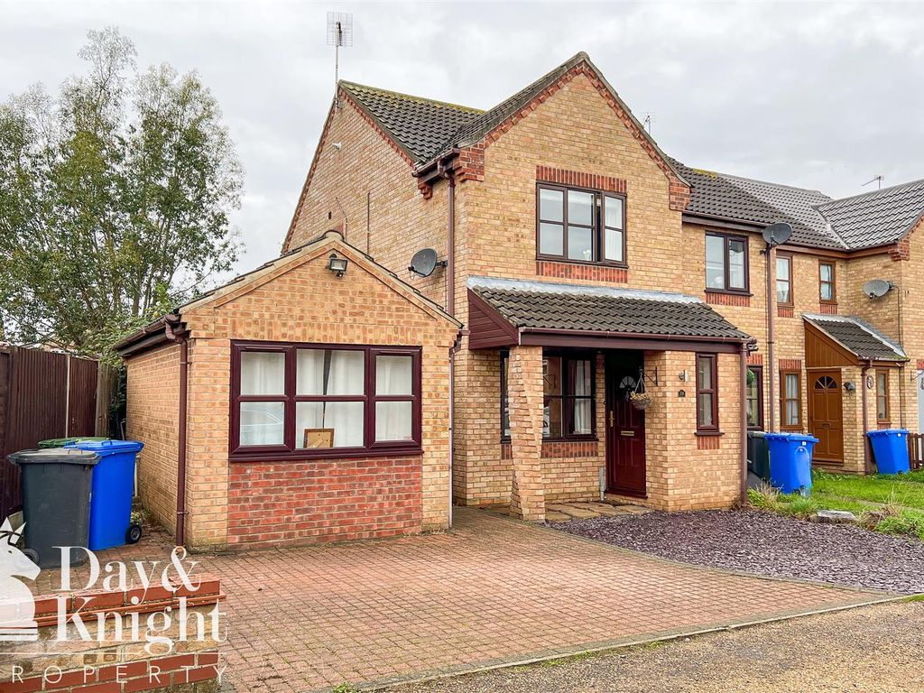 3 bed end terrace house for sale in Swift Close, Carlton Colville