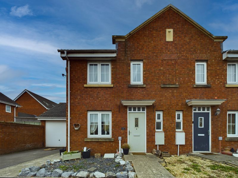 3 bed semidetached house for sale in Careys Way, Weston Village