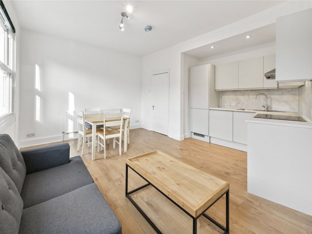 3 bed flat to rent in Queenstown Road, London SW8, £3,150 pcm Zoopla