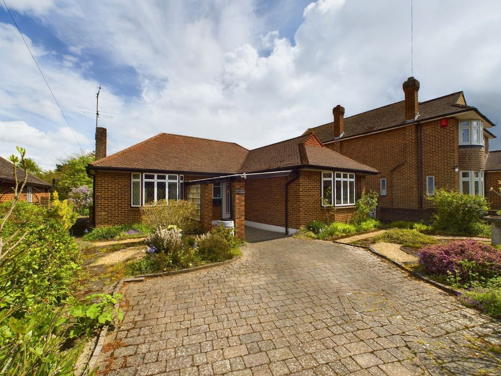 2 bed bungalow for sale in Hillcrest Avenue, Chertsey, Surrey KT16 Zoopla