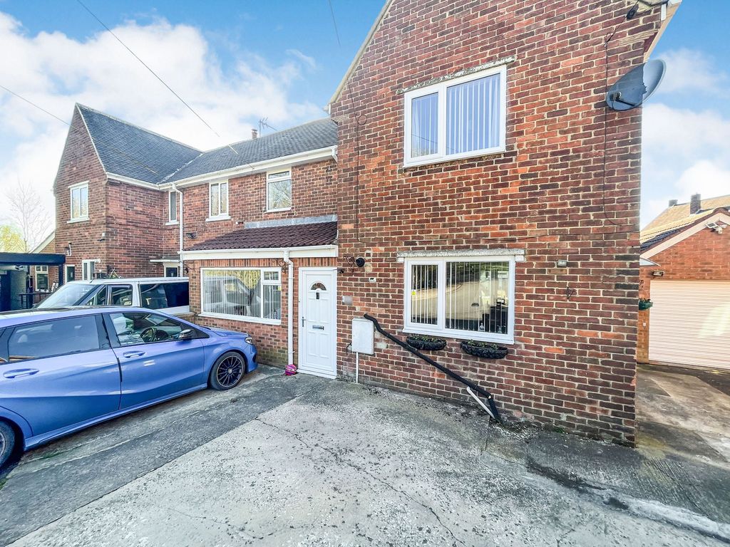 3 bed semidetached house for sale in White Hill Road, Easington Lane