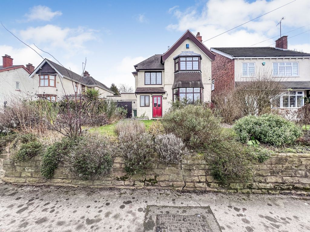 3 bed detached house for sale in Fibbersley, Willenhall WV13, £440,000