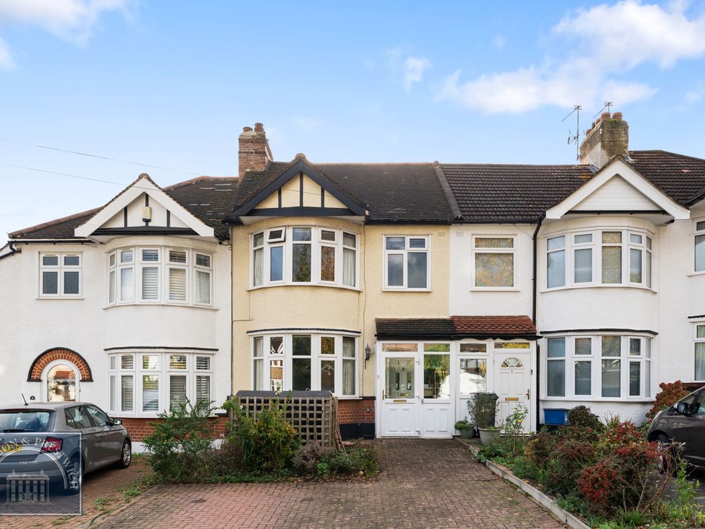 3 bed terraced house for sale in Heathway, Woodford Green IG8, £600,000