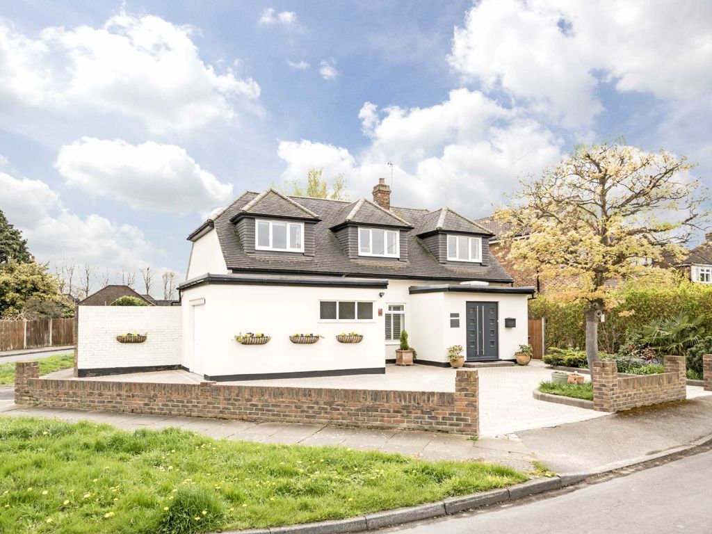 4 bed property for sale in Maryland Way, SunburyOnThames TW16 Zoopla