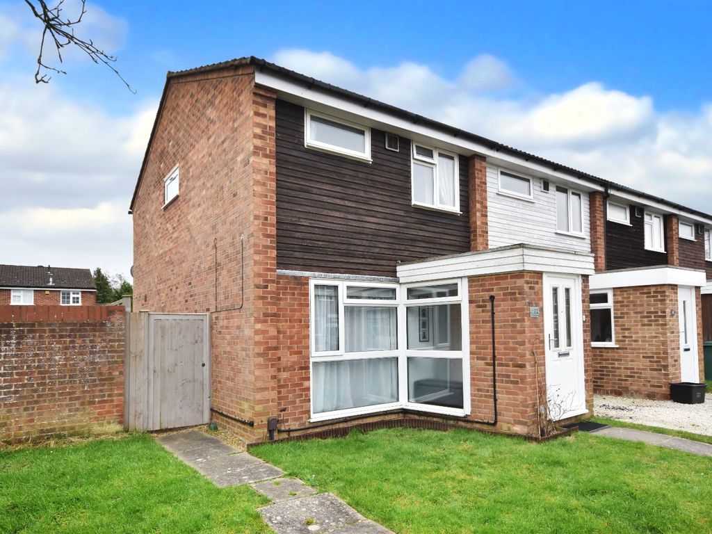 3 bed end terrace house for sale in Horley, Surrey RH6, £375,000 Zoopla