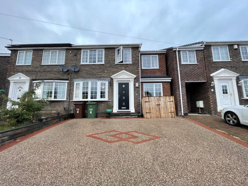 4 bed semidetached house for sale in Castle Grove, Horbury, Wakefield