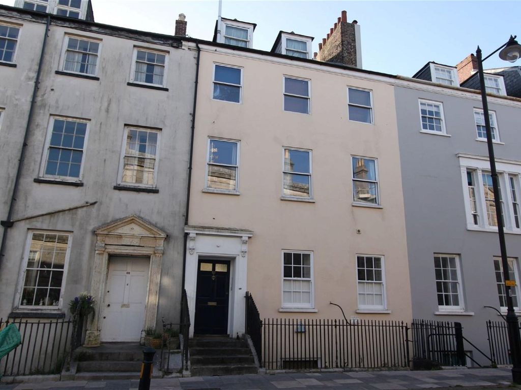 2 bed flat to rent in Durnford Street, Stonehouse, Plymouth PL1, £800