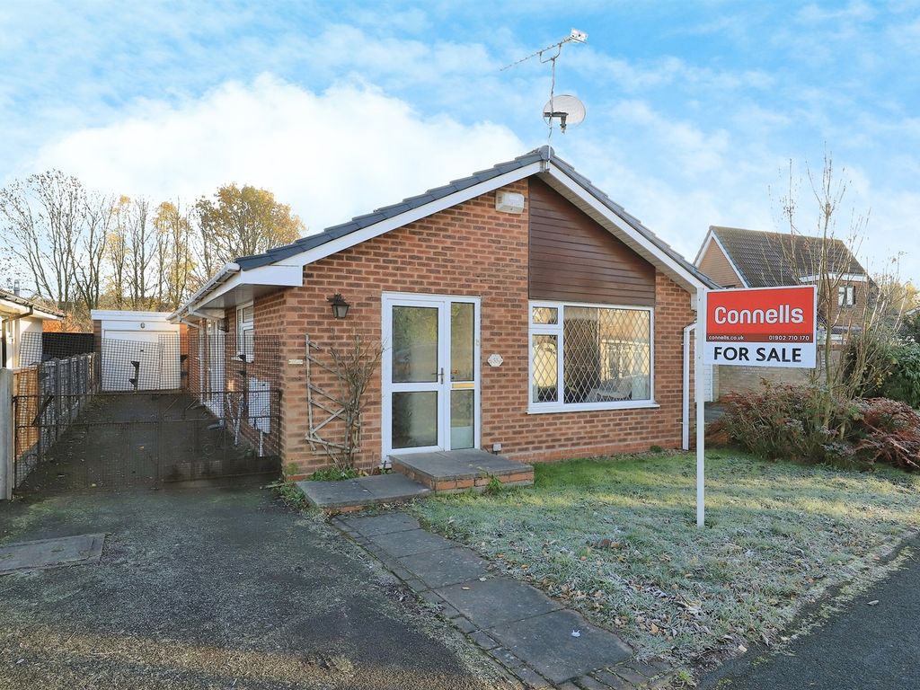 3 bed detached bungalow for sale in Clewley Drive, Pendeford