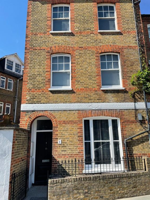 Studio to rent in Robertson Street, London SW8, £1,250 pcm Zoopla