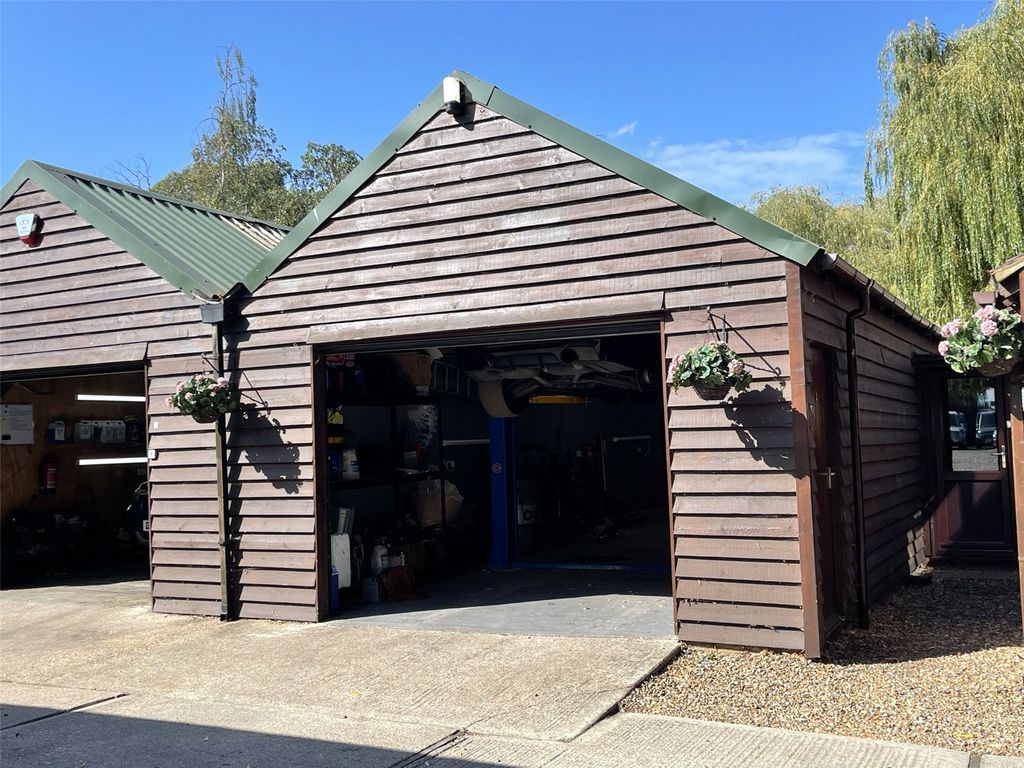 Warehouse to let in Lower Road, Hockley, Essex SS5 Zoopla